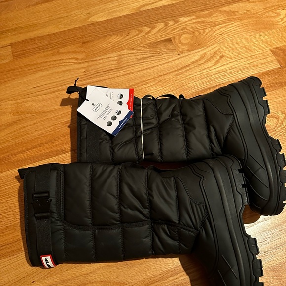 Black Quilted Winter Boots - Picture 2 of 6